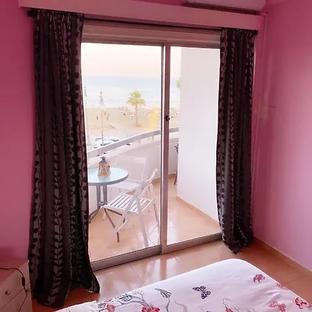 Front * لارنكا